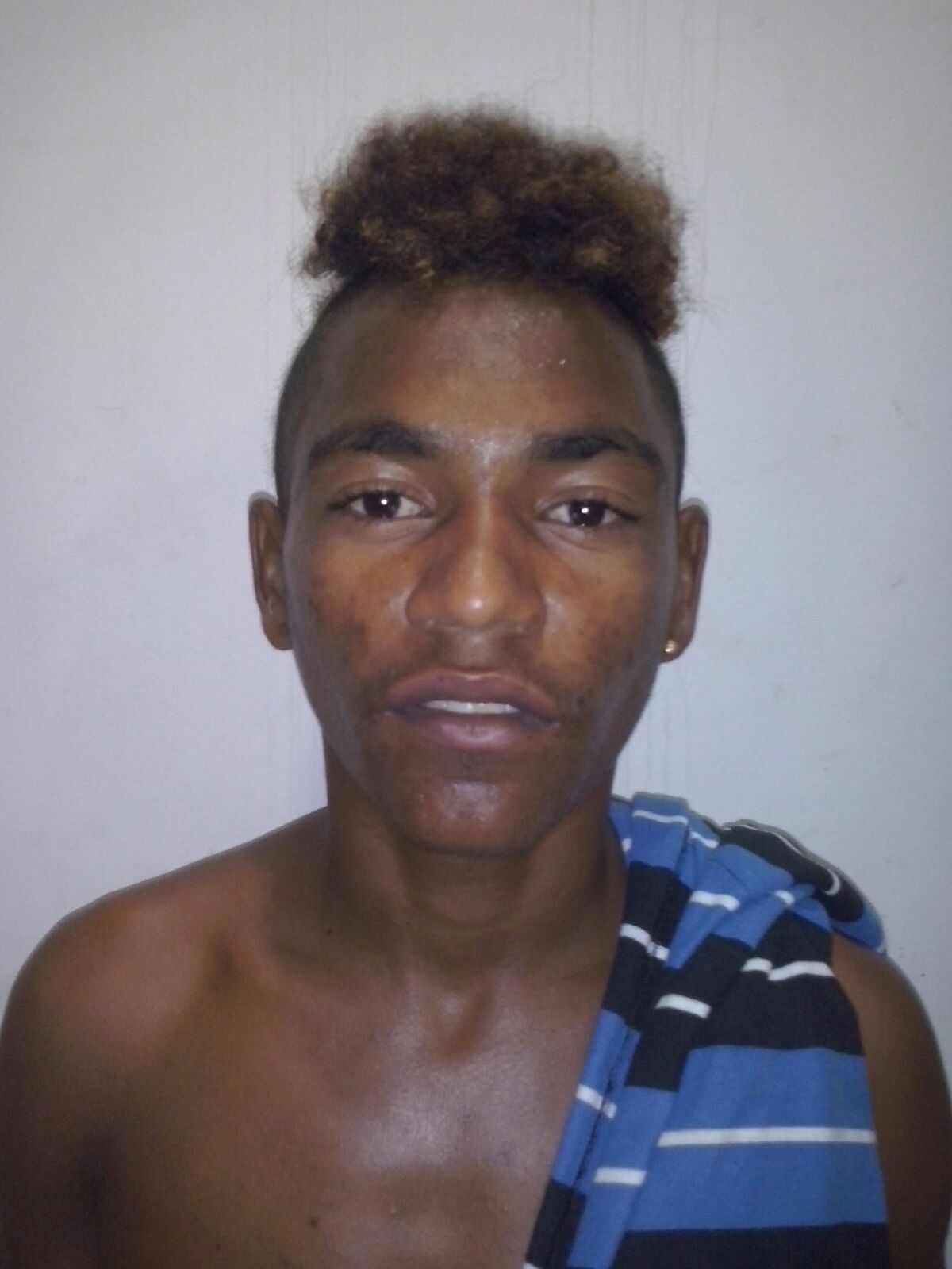 POLÍCIA PRENDE RAPAZ COM ARMA DE FOGO EM CODÓ.