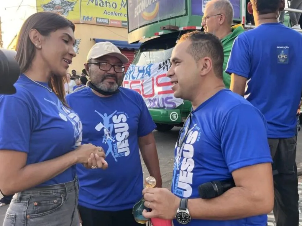 Pastor Max participa da Marcha para Jesus em um momento de fé, louvor e união da comunidade cristã