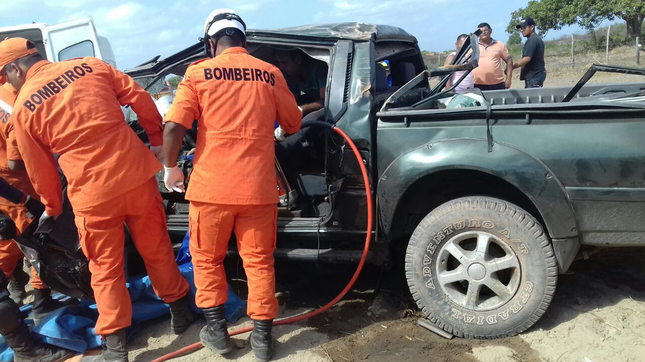 MARIDO MORRE E ESPOSA FICA GRAVEMENTE FERIDA EM CAPOTAMENTO NA BR-135 EM MIRANDA DO NORTE.