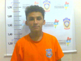 POLÍCIA MILITAR, ATRAVÉS DA 1ª COMPANHIA DO 8º BPM REALIZA PRISÃO DE UM INDIVÍDUO QUE COMETERA ROUBO E APREENDE UMA ARMA DE FOGO