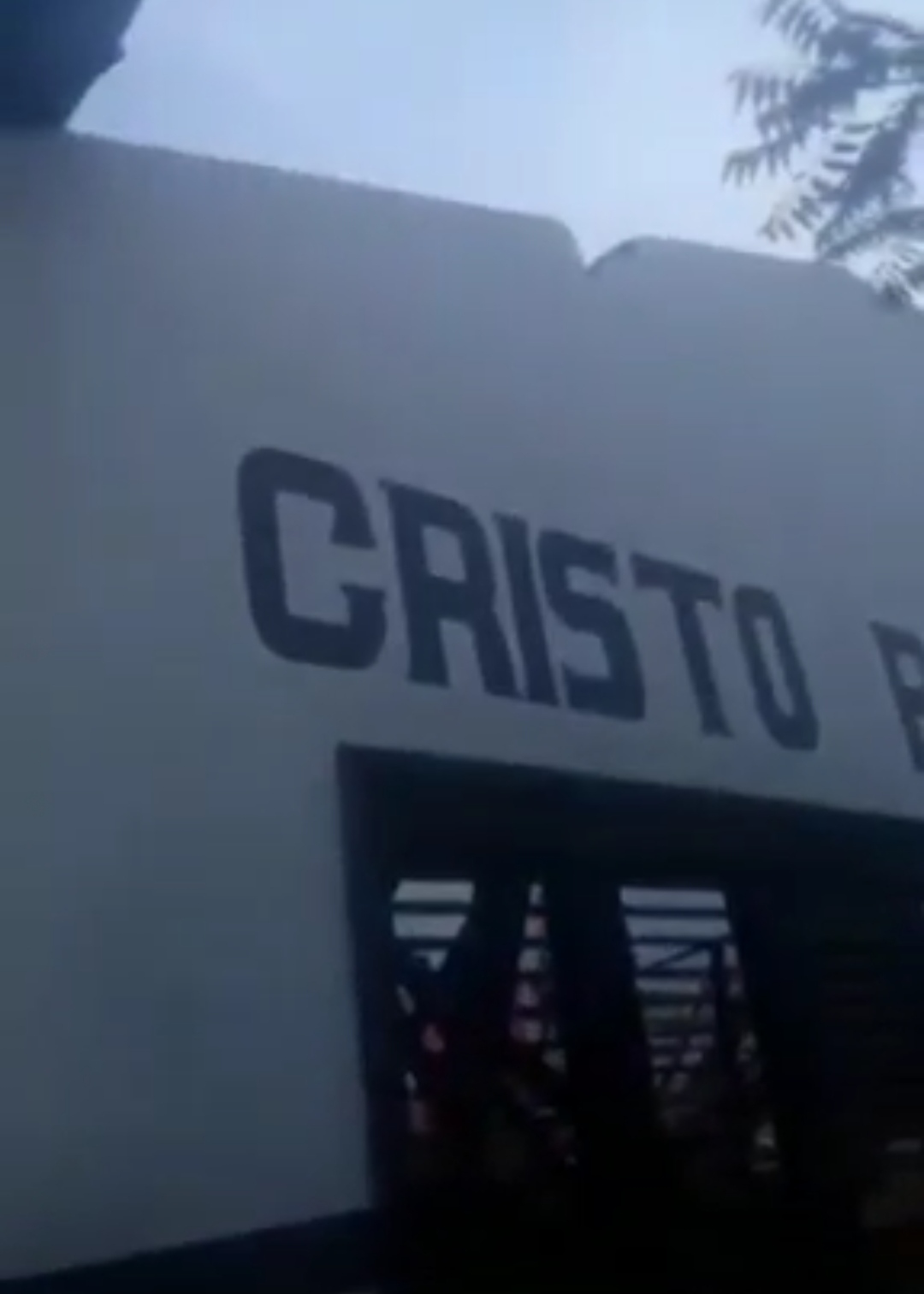 EM CODÓ ESCOLA DESABA MINUTOS DEPOIS QUE AS CRIANÇAS FORAM LIBERADAS POR PROFESSORES. E OLHA QUE ZÉ FRANCISCO ATÉ REFORMOU O TETO ESSES DIAS…. UMA PIADA PRONTA.