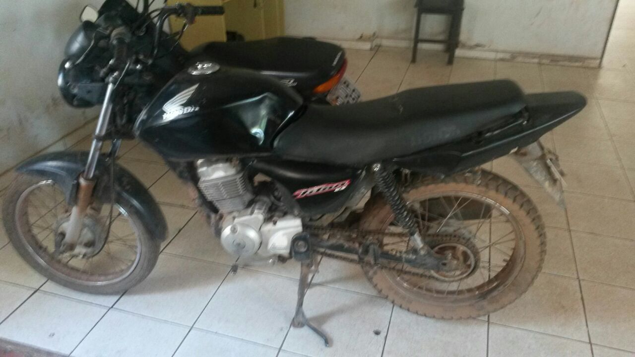 MOTOCICLETA ROUBADA ACABA DE SER RECUPERADA NA CIDADE DE TIMBIRAS