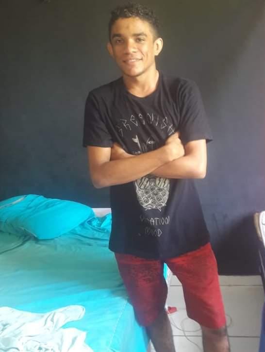 CAMINHÃO COM BANDA FORRO BACANA DE CODÓ CAPOTA E FILHO DO DONO DA BANDA MORREU NO LOCAL E O DONO ESTÁ EM ESTADO GRAVE