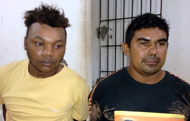 Polícia Militar prende dupla com arma e moto roubada