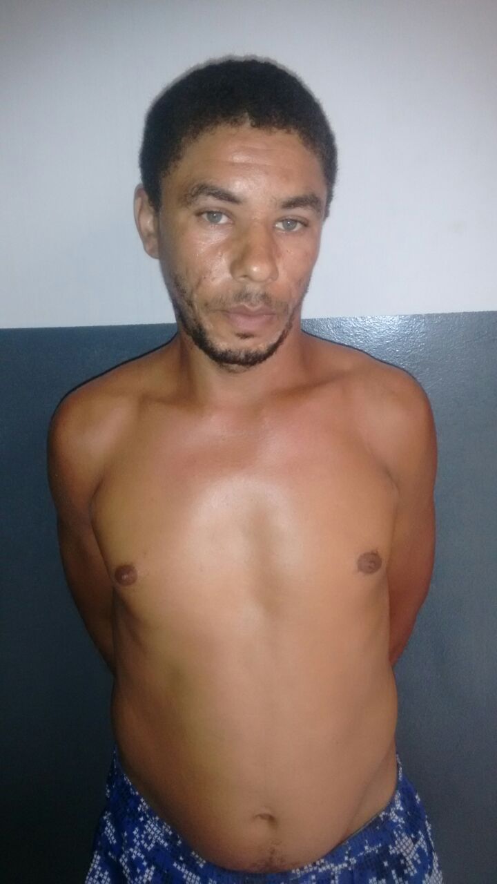 HOMEM É PRESO EM POVOADO DE CODÓ COM DROGAS E DISSE A POLICIA QUE ELE VENDIA A DROGA PRA COLOCAR COMIDA NA MESA PORQUE A CRISE ESTAVA GRANDE