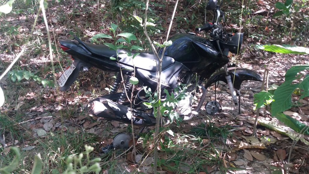 POLÍCIA MILITAR RECUPERA MOTO TOMADA DE ASSALTO EM FRENTE A PRAÇA DA PREFEITURA DE CODÓ