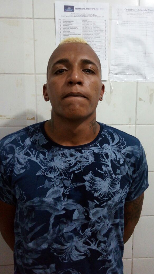 SERVIÇO DE INTELIGÊNCIA PRENDE HOMEM POR PORTE DE ARMA DE FOGO NO CIRCUITO DE CARNAVAL DE CODÓ