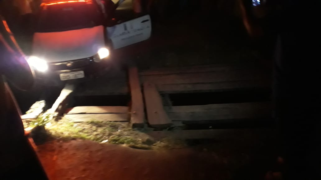 VÍDEOS: CARRO DA GUARDA MUNICIPAL DE CODÓ FICA PRESO EM PONTE APÓS PERSEGUIÇÃO A CRIMINOSOS