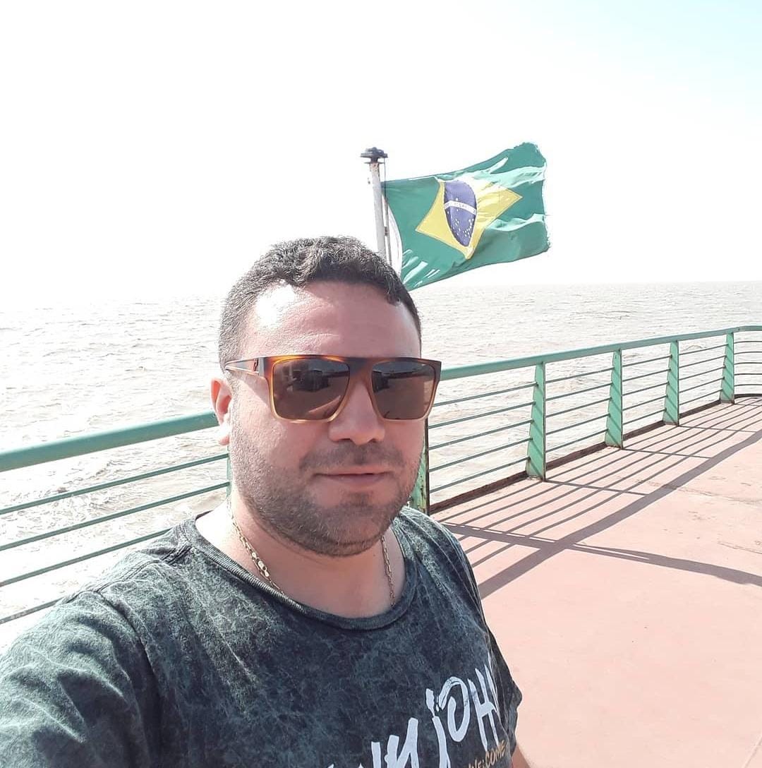 ESCLARECIMENTOS: ESPOSA DE ROBERTO CLAUDIO DISSE QUE NUNCA HOUVE CÁRCERE PRIVADO E NEM AGRESSÃO CONTRA ELA, O MARIDO APENAS FOI PRESTAR ESCLARECIMENTOS NA DELEGACIA POR TER ATIRADO NO QUINTAL DA CASA E SOBRE A ORIGEM DAS DUAS ARMAS.