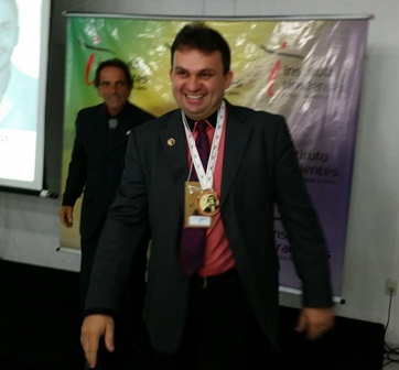 Vereador Leonel Filho é homenageado como parlamentar mais atuante pelo Instituto Tiradentes