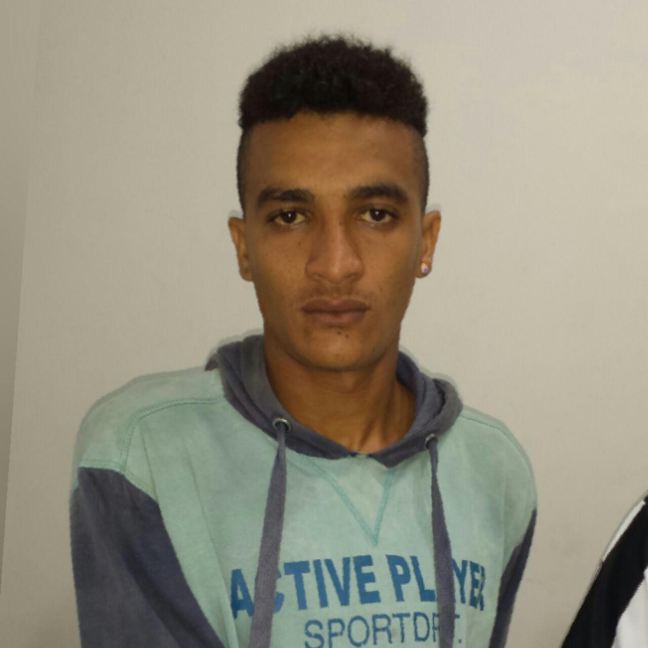 JOVEM É  PRESO EM CODÓ POR ESTÁ COM MOTO ROUBADA DE TIMON E DISSE QUE A MOTO É DO NAMORADO DA TIA E ELA NEGA QUE TENHA ESTE TAL NAMORADO.