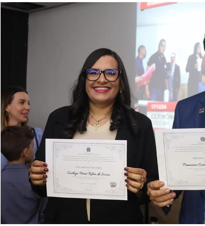 Temos uma vice -prefeita mulher, Cinthia Torres Rolim que veio para somar e representar todas elas.    “As mulheres serão bem cuidadas”.  Disse Cinthia.