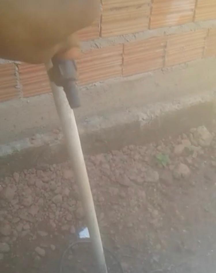 KM 17 CONTINUA SEM ÁGUA NAS TORNEIRAS E MORADORES MANDAM 24HS VÍDEOS AO BLOG DA RAMYRIA QUERENDO UMA PROVIDÊNCIA DAS AUTORIDADES.