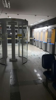 BANDIDOS FORTEMENTE ARMADOS EXPLODEM AGÊNCIA BANCARIA DE ZÉ DOCA