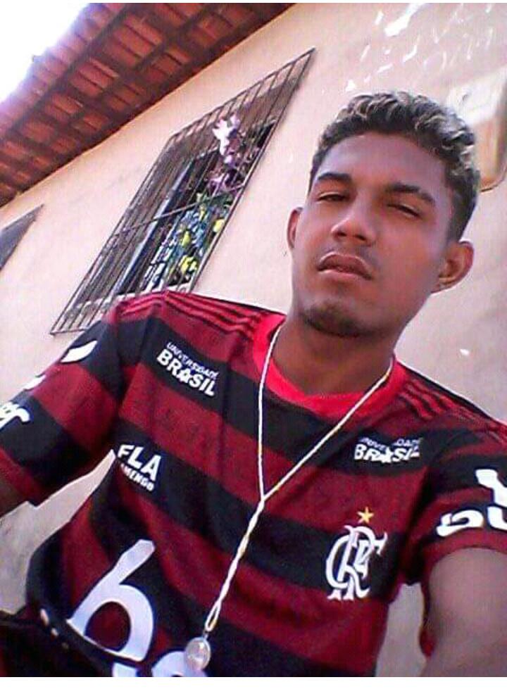VÍDEO MOSTRA JOVEM QUE FOI MORTO A TIROS, FACADAS E PAULADAS NA NOITE DE ONTEM EM CODÓ