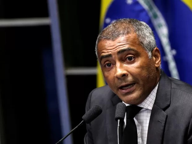 Ladrões invadem casa de Romário e levam PC, bebida e camisas de futebol