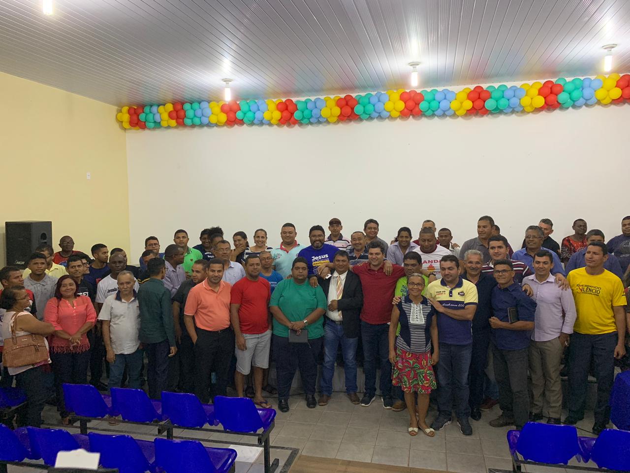 PREFEITO NAGIB DOA 15 MIL QUILOS DE ALIMENTOS, 7 BOIS, TRANSPORTES E MAIS DE 40 MIL EM PRODUTOS PARA IGREJAS DE CODÓ.