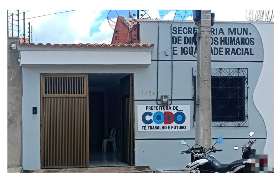 Teonilo do Garra não dá murro em ponta de faca, após trair Zé Francisco, ele agora transformou sua casa própria em secretaria de Chiquinho FC se beneficiando do governo com seu próprio bem, igual ele fez no  governo de Zé Francisco e depois o traiu pois não lhe convinha mais.