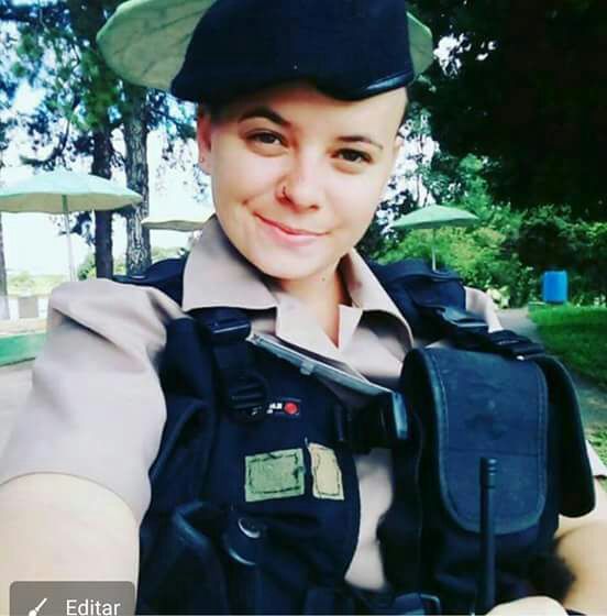 COVARDE ESPANCA SUA MULHER QUE É DELEGADA E UMA GUARDA CIVIL, QUE TERIA TENTADO AJUDAR A MULHER – VEJA O VÍDEO DELE AGREDINDO A GUARDA CIVIL.