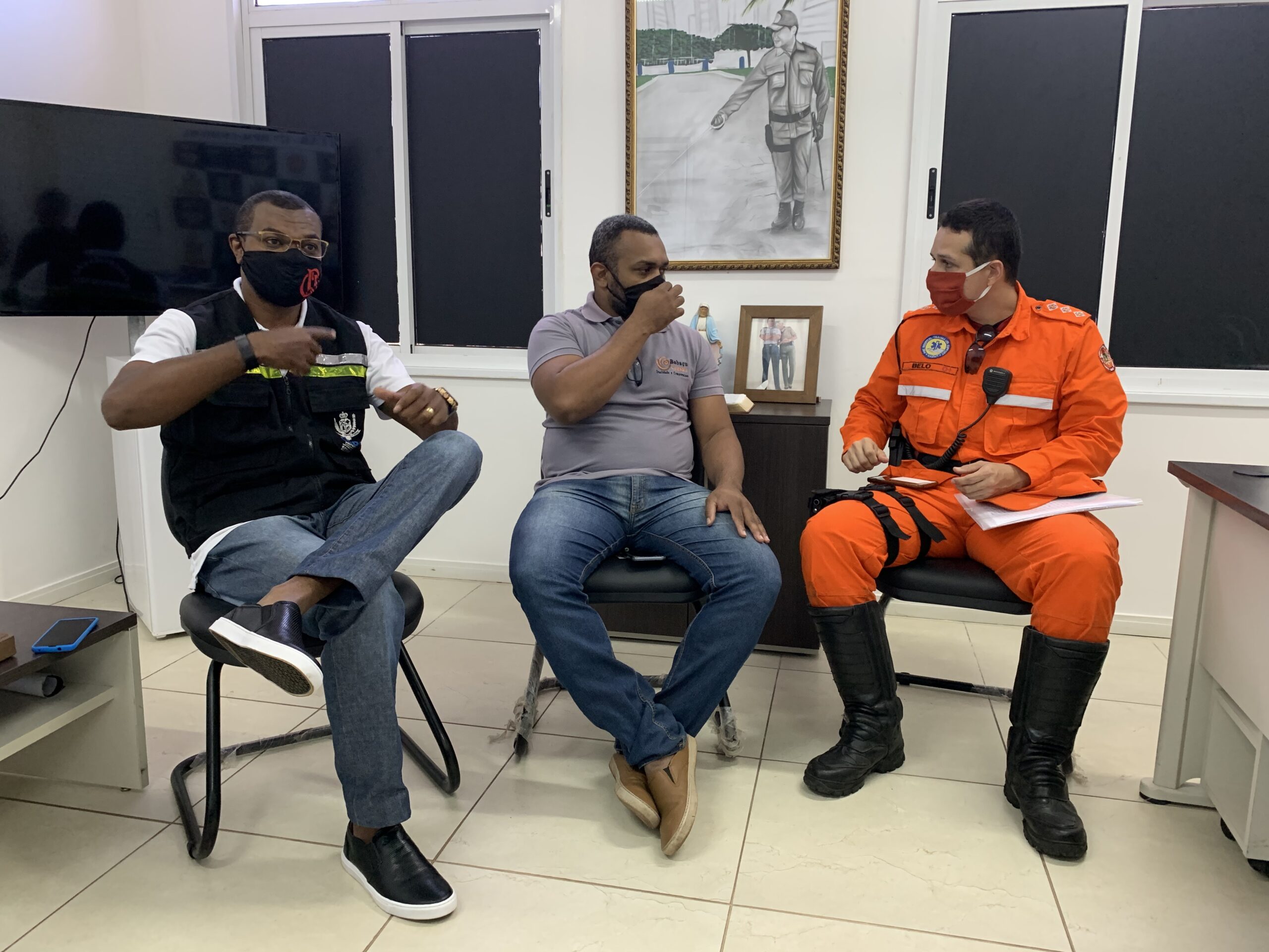 REUNIÃO REALIZADA HOJE NO BATALHÃO DE POLÍCIA COMPROVA QUE INCÊNDIO QUE CAUSA A FUMAÇA NO LIXÃO DE CODÓ É CRIMINOSO. ALGUÉM ESTÁ COLOCANDO FOGO PARA PREJUDICAR O GOVERNO E OS MORADORES.