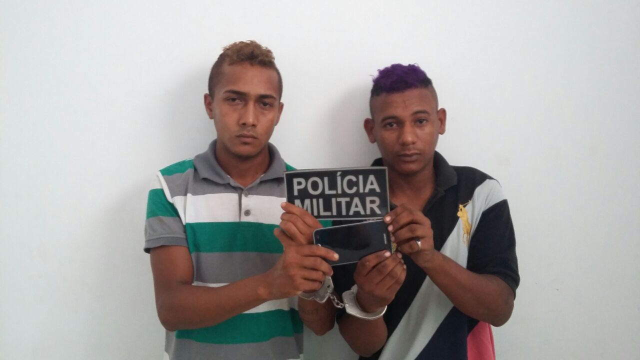 POLICIA PRENDE DOIS JOVENS ACUSADOS POR ROUBO DE CELULAR EM CODÓ