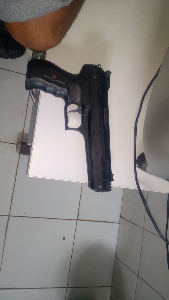 SUSPEITOS DE TEREM PRATICADO ASSALTO EM PIZZARIA DE CODÓ SÃO PRESOS COM PISTOLA.