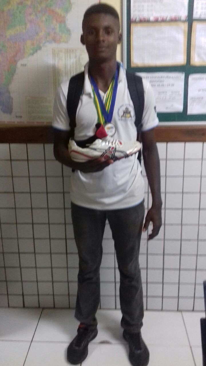 LUTANDO POR UM SONHO!! AJUDE ESTE ATLETA EM CODÓ A COMPRAR UMA SAPATILHA PARA PARTICIPAR  DE UMA GRANDE COMPETIÇÃO REPRESENTANDO NOSSA CIDADE -AJUDE COM QUALQUER VALOR!!