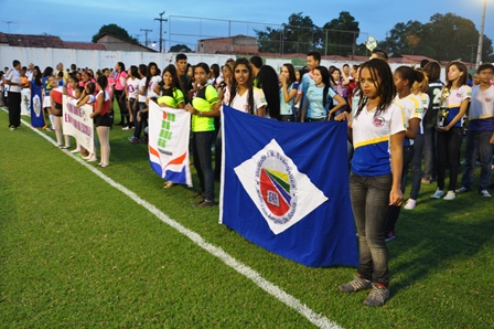 Estudantes lotam estádio René Bayma para a abertura dos 26º Jogos Escolares de Codó