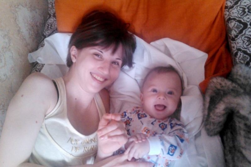 Mãe mata dois filhos porque eles interromperam a hora do drinque dela