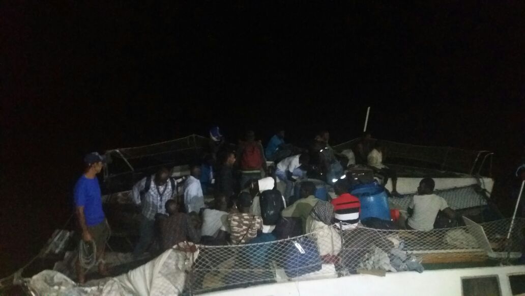 AFRICANOS SÃO RESGATADOS EM ALTO MAR NO PORTO DE SÃO JOSÉ DE RIBAMAR E RECEBEM ATENDIMENTO NO HOSPITAL DE SÃO LUIS. VEJA VÍDEOS.