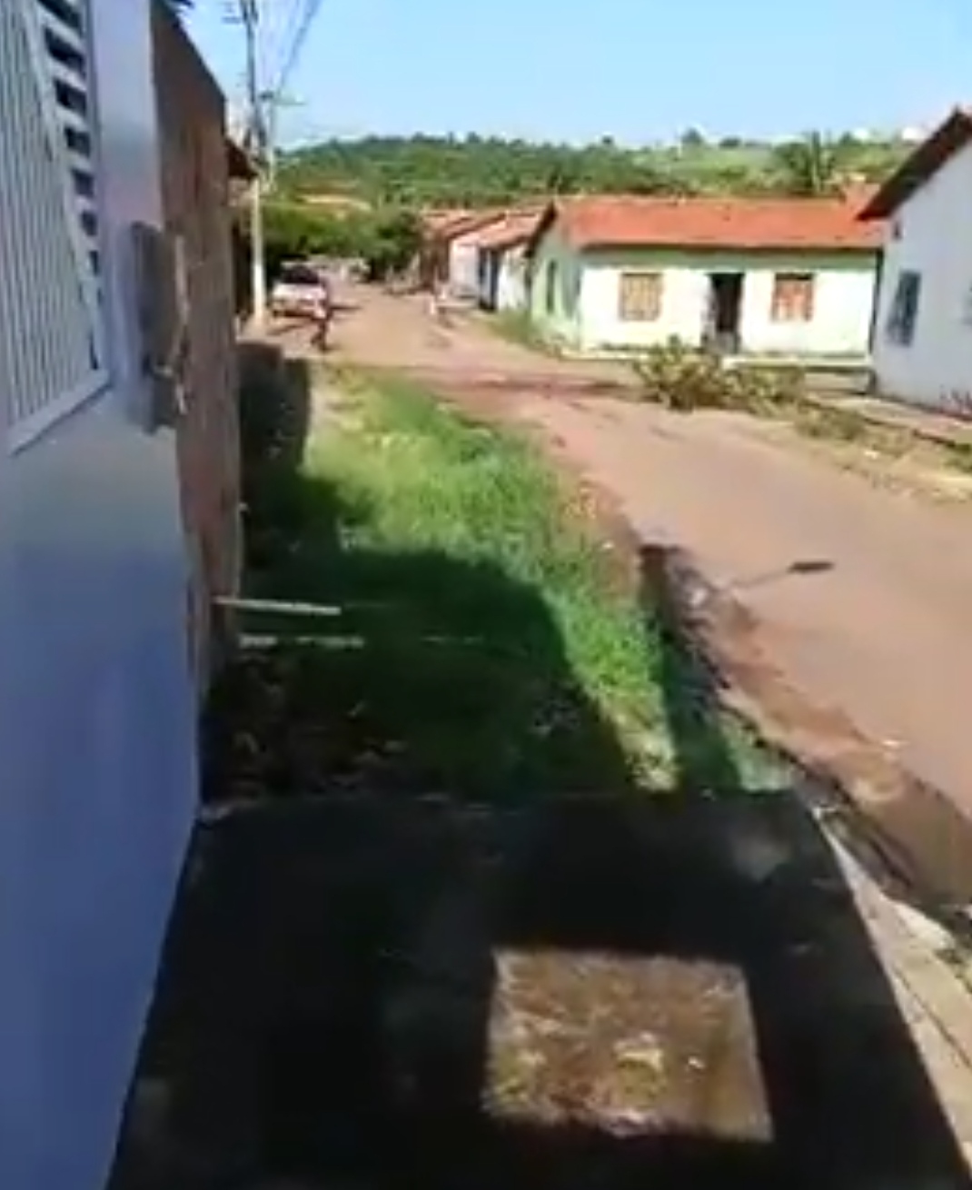 MORADORES DA RUA DA ESTRELA PEDEM MELHORIAS PRA RUA E MEIO FIO