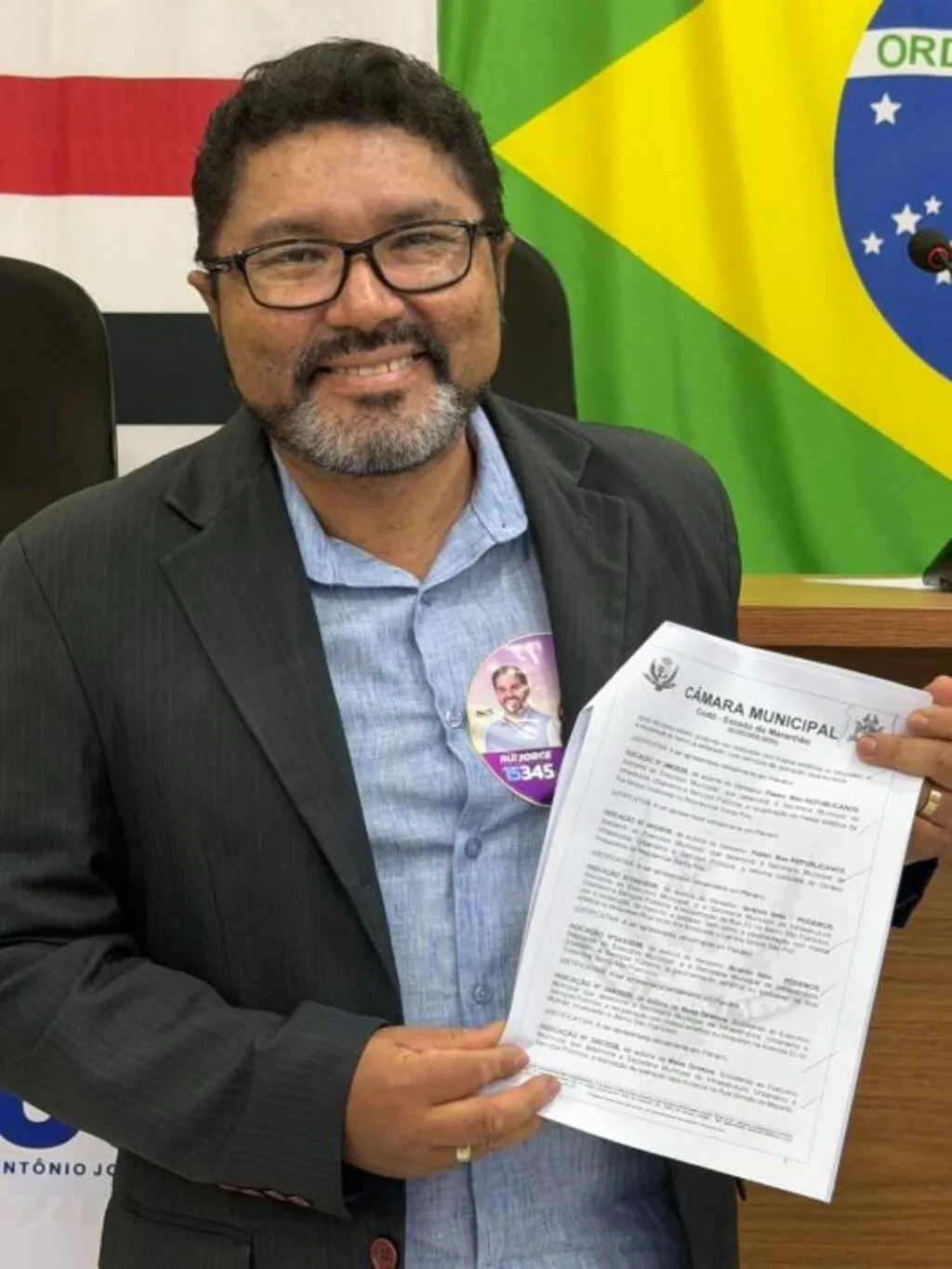 Pastor Max cobra recuperação de rua e reforma de ginásio no Residencial Santa Rita