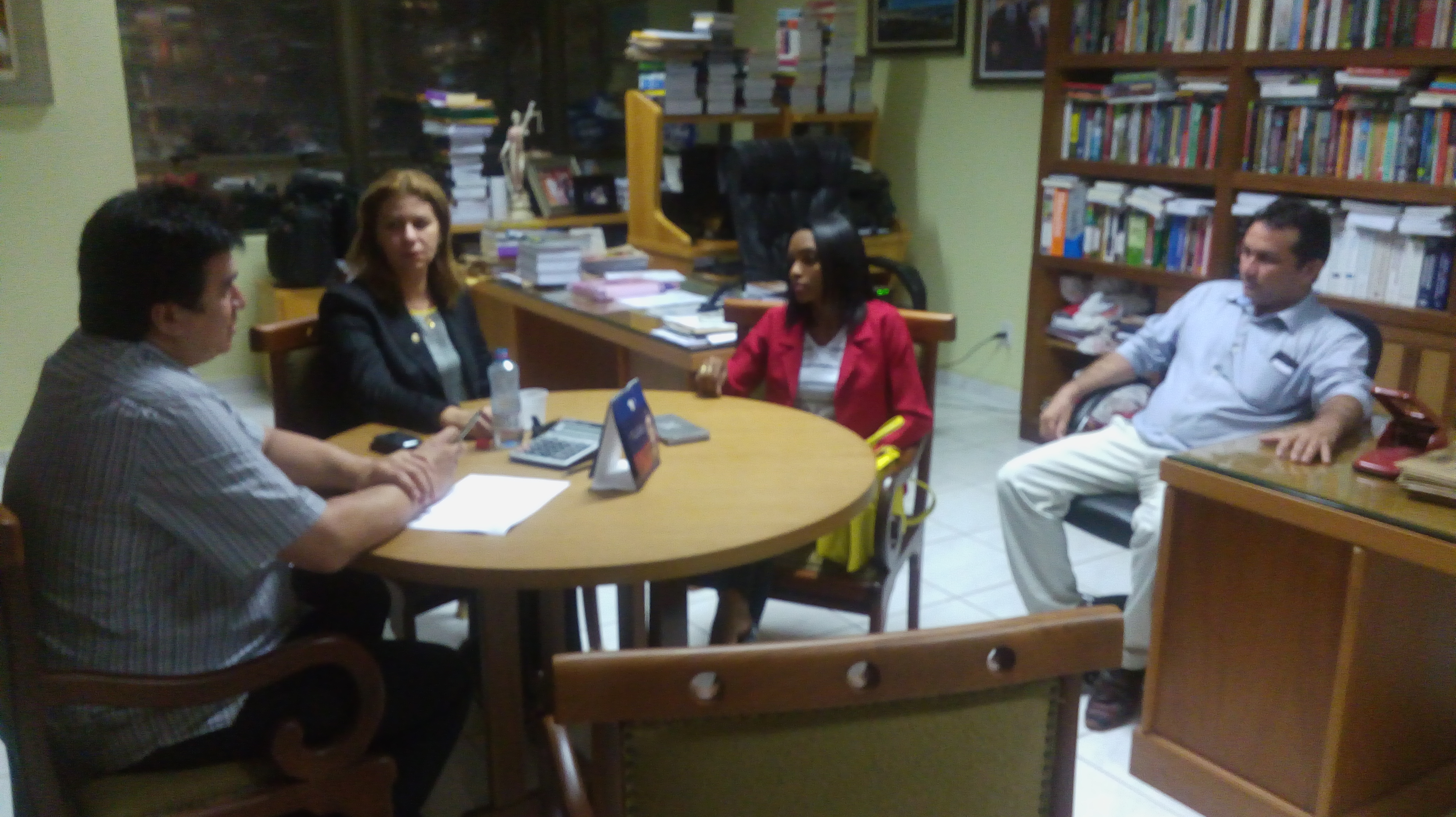 Ramyria Santiago consegue garantia de emenda com deputada Valéria Macedo para construção de escola de ensino médio no bairro Santo Antônio