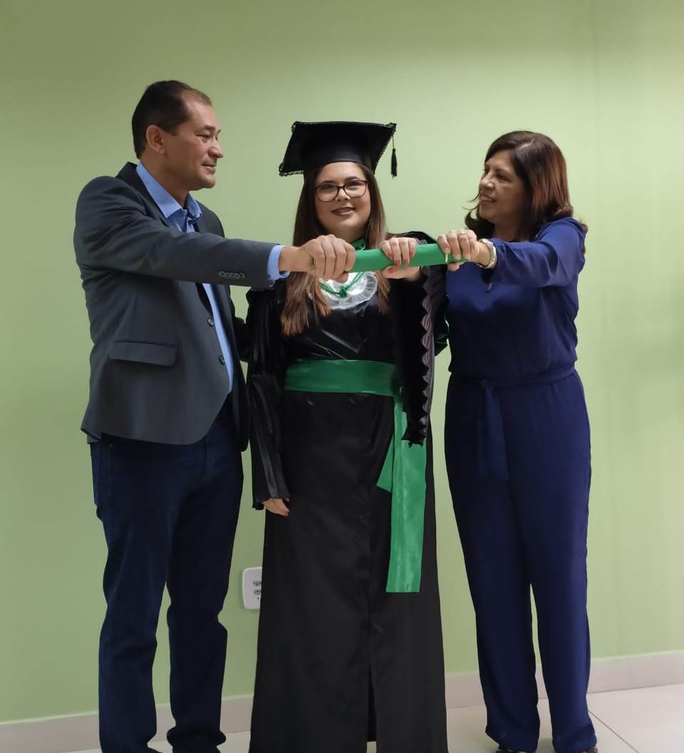 Agência Mídia Digital parabeniza Glenda Barbosa por sua graduação no curso de medicina da Ceuma
