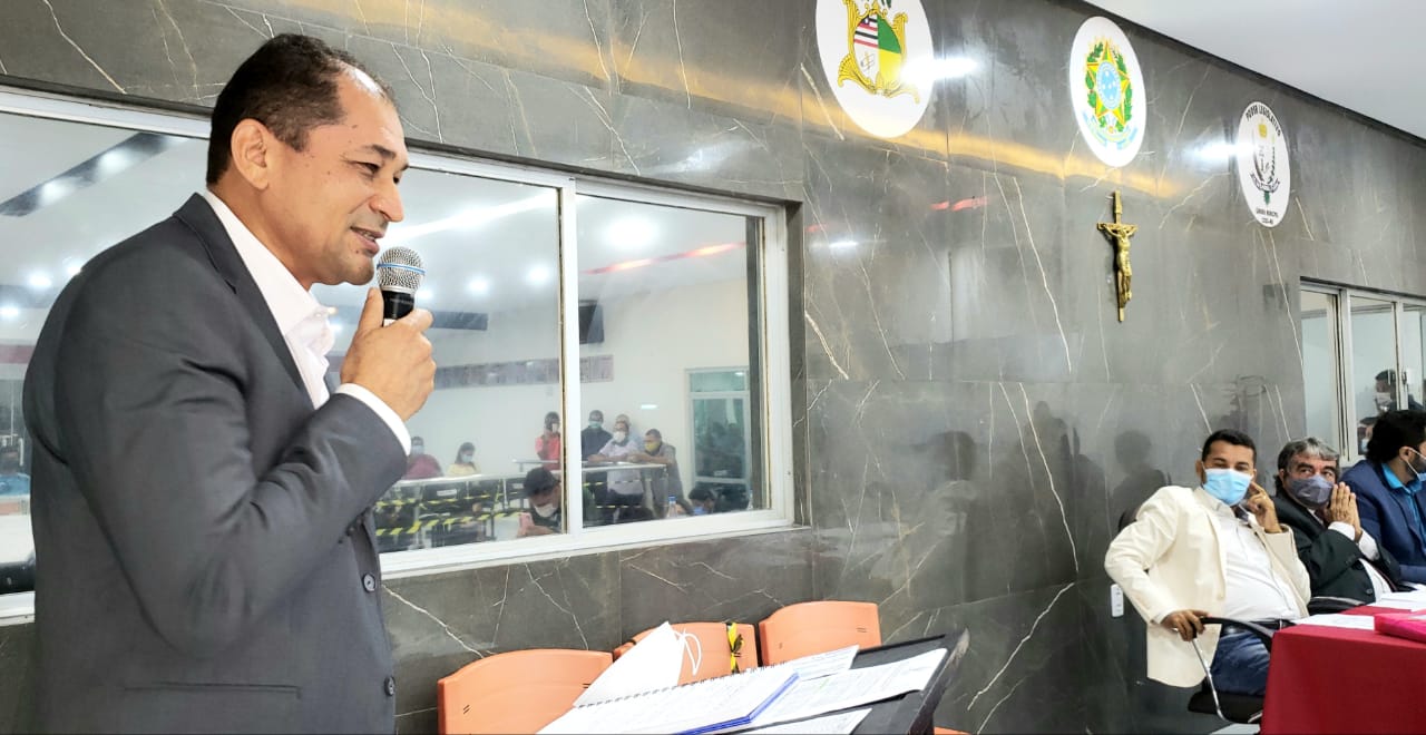 Vereador Evimar Barbosa solicita prestação de contas da CIP e cem poços artesianos para povoados da zona rural