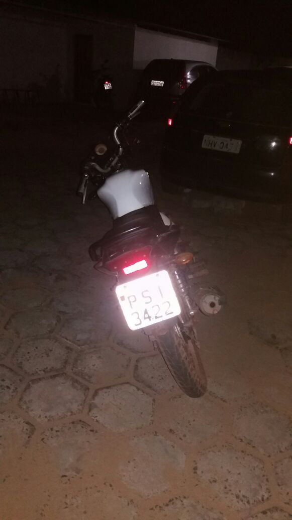 MOTOCICLETA É RECUPERADA EM CODÓ PELA PM NO MORRO DO CHOCOLATE.