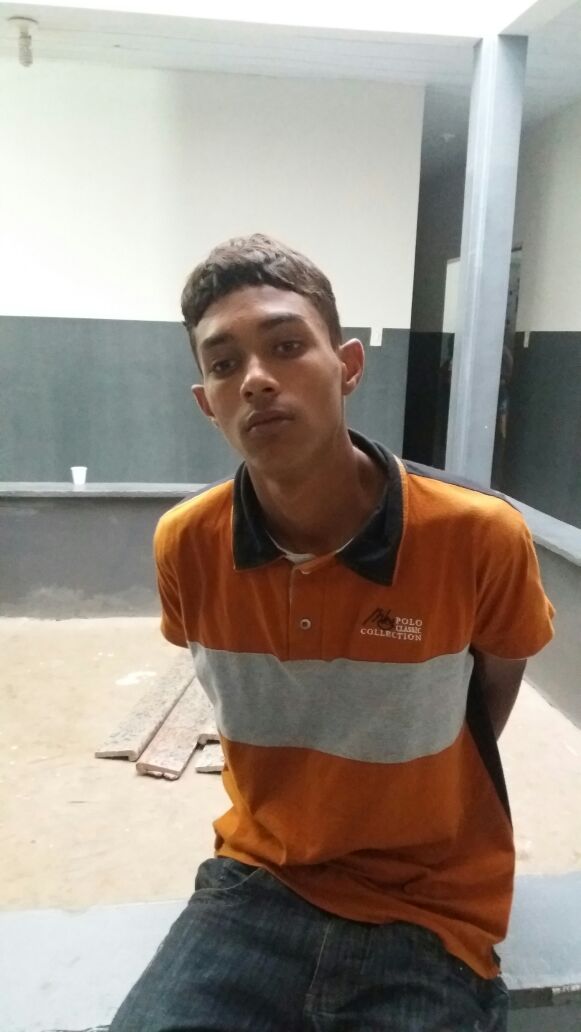 JOVEM É PRESO POR AGREDIR UM HOMEM COM UM FACÃO NO KM 17