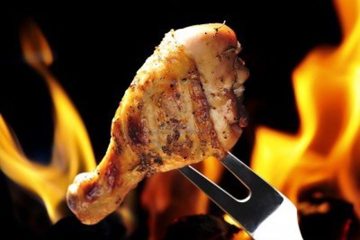 Promoção Fique em Casa e Coma Bem do D’lla Grill. Ligue pro nosso serviço de entrega!