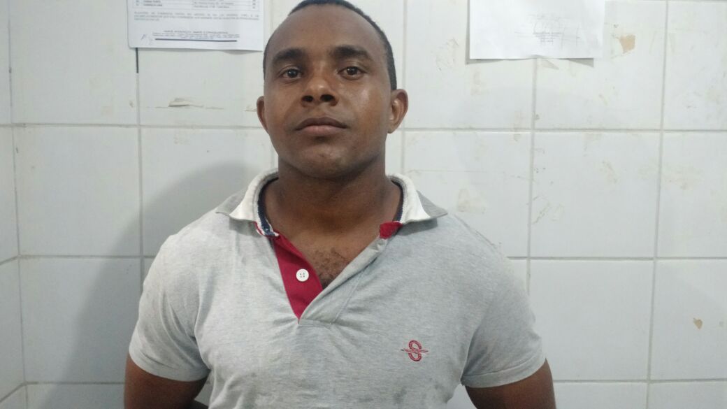 EM CODÓ HOMEM É PRESO EM BAR COM ARMA MUNICIADA E QUANTIA EM DINHEIRO.