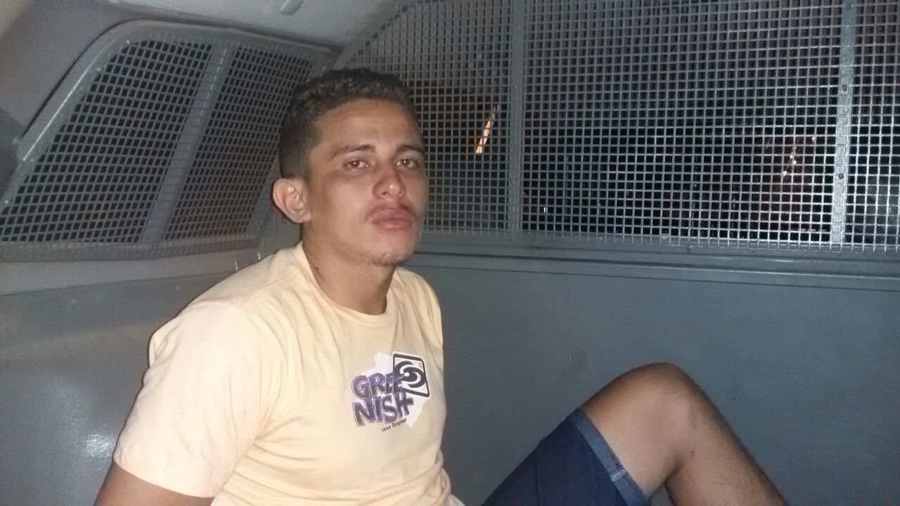 DOIS ASSALTANTES FORAM PRESOS NA NOITE DE ONTEM NA RUA HONORINO SILVA EM CODÓ