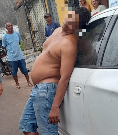 HOMEM É ENCONTRADO MORTO EM PÉ NO MARANHÃO, O CASO DESAFIA AS AUTORIDADES