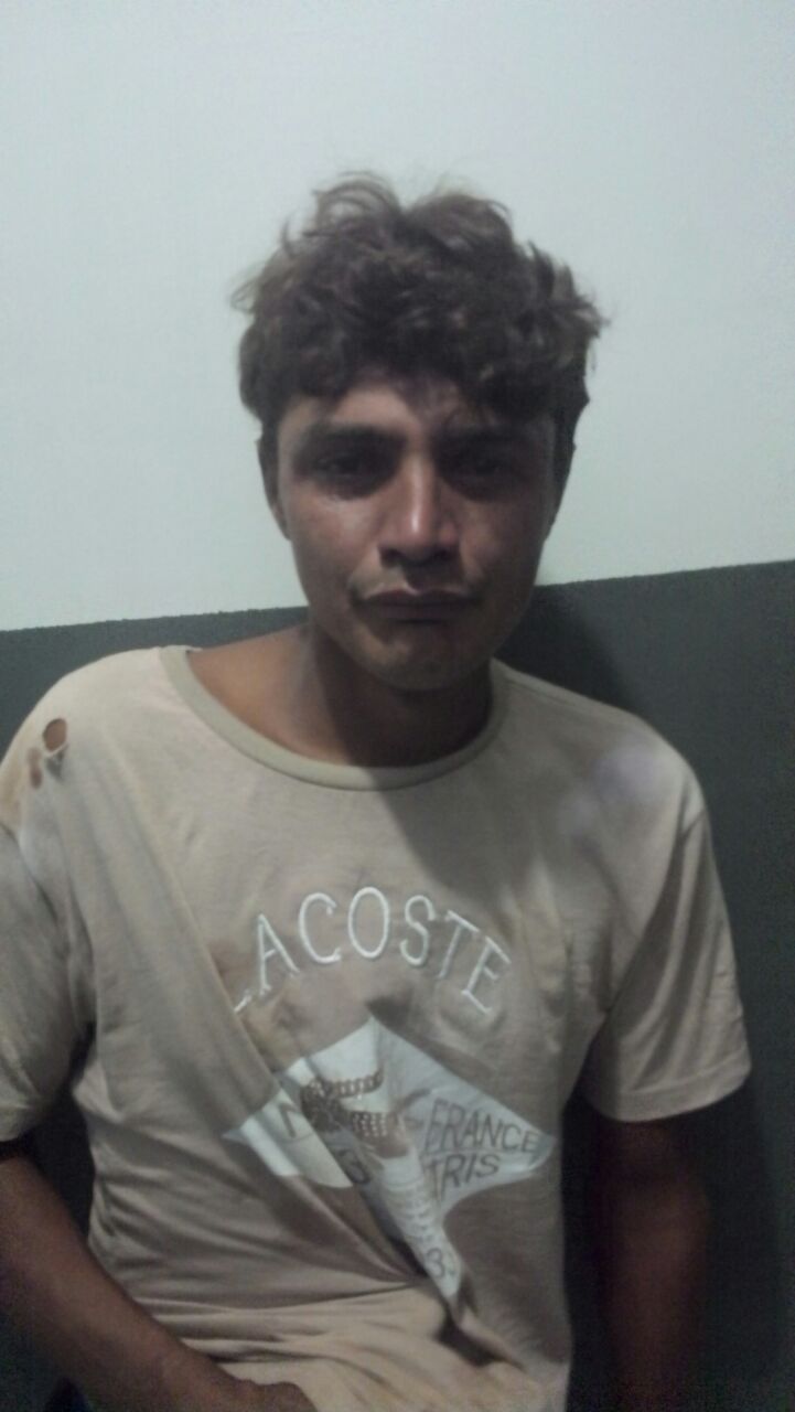 JOVEM É PRESO EM CODÓ COM UMA ARMA DE FOGO NA CINTURA