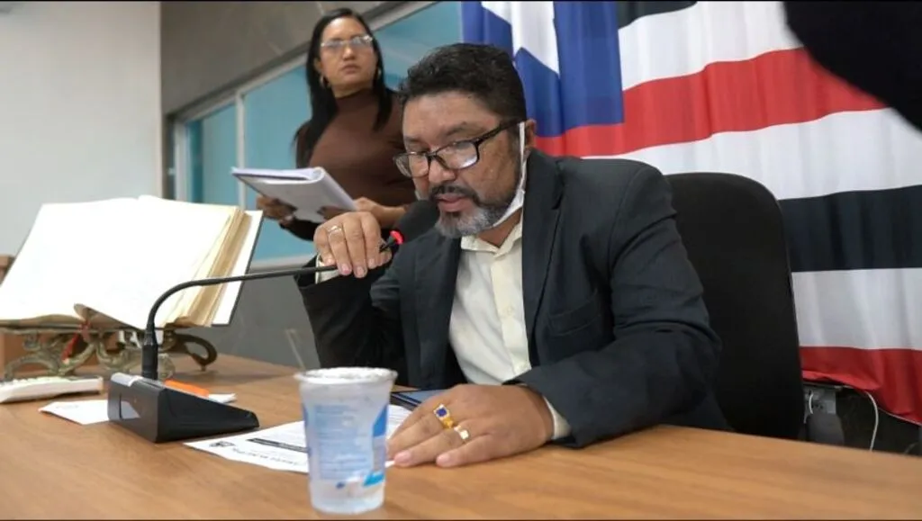 Vereador Pastor Max cobra transparência em contratos milionários e critica problemas na saúde, educação e infraestrutura de Codó