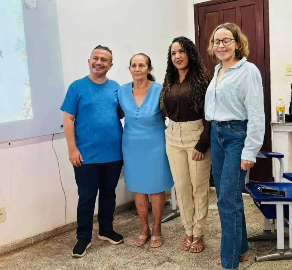No trabalho, ela recupera lembranças da infância, da vida familiar, dos primeiros contatos com a educação e da mudança para o Maranhão, além de registrar momentos vividos durante a graduação.