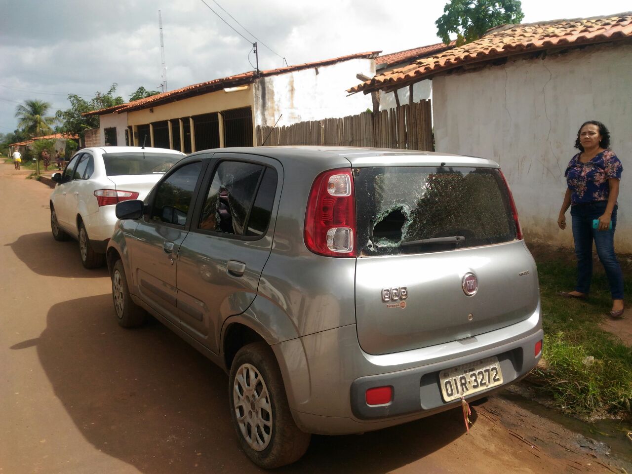 HOMEM QUEBRA VIDROS DE VEÍCULO E FOGE CAUSANDO DANOS MATERIAIS A PROPRIETÁRIA DO VEICULO EM CODÓ