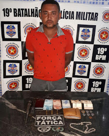 HOMEM É PRESO COM DUAS ARMAS DE FOGO E DINHEIRO VENEZUELANO EM PEDREIRAS-MA