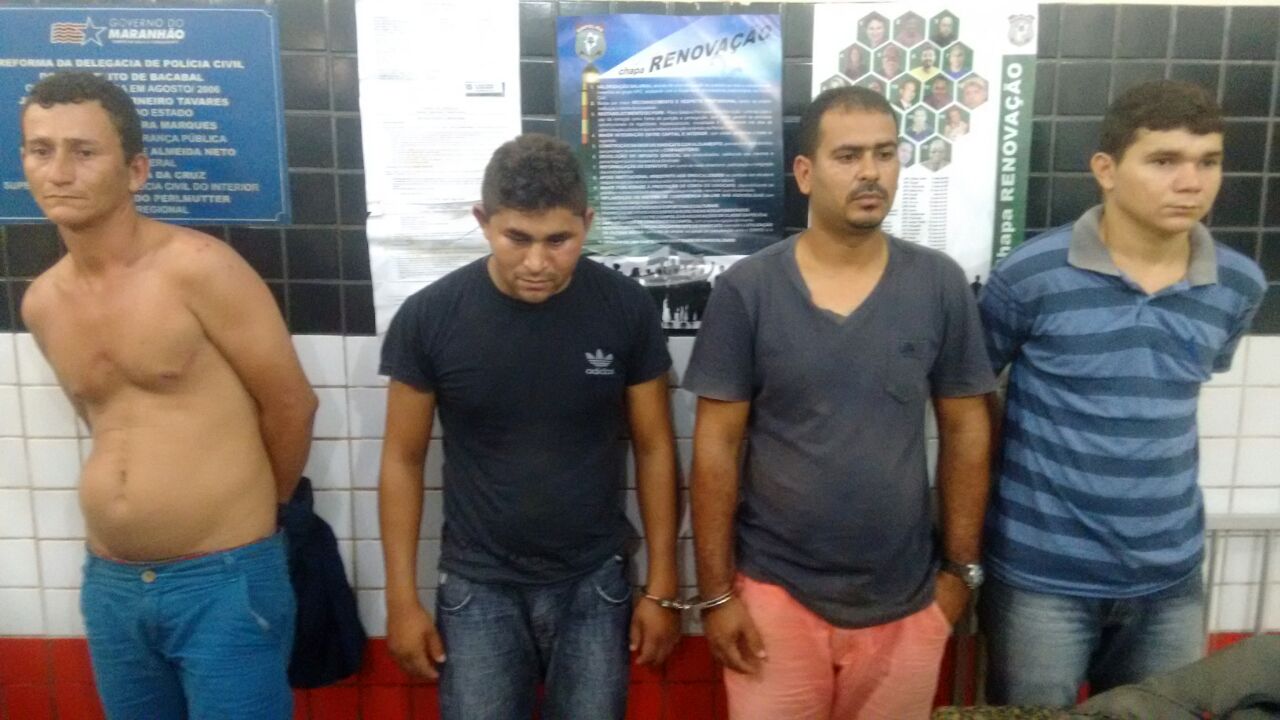 Quatro dos assaltantes que roubaram o banco do Bradesco de São Mateus são presos.
