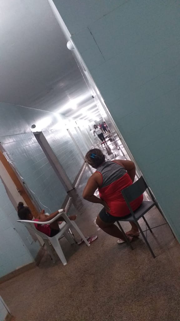 HOSPITAL HGM DE CODÓ FOI INVADIDO PELA ÁGUA DA CHUVA E FOI UMA CORRERIA DANADA