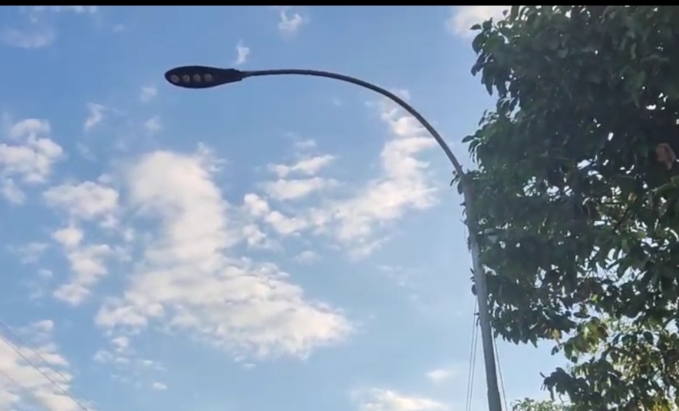CODÓ COM ILUMINAÇÃO NOVA , LUZ DE LED SE OBSERVA POR TODA A CIDADE JÁ SENDO COLOCADA. VEJA VÍDEO NO SETOR DA TRIZIDELA