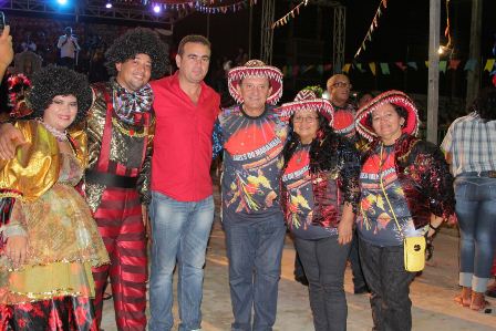 Vereador Pedro Belo e Prefeito Zito Rolim prestigiam a cultura codoense em noite de Raízes